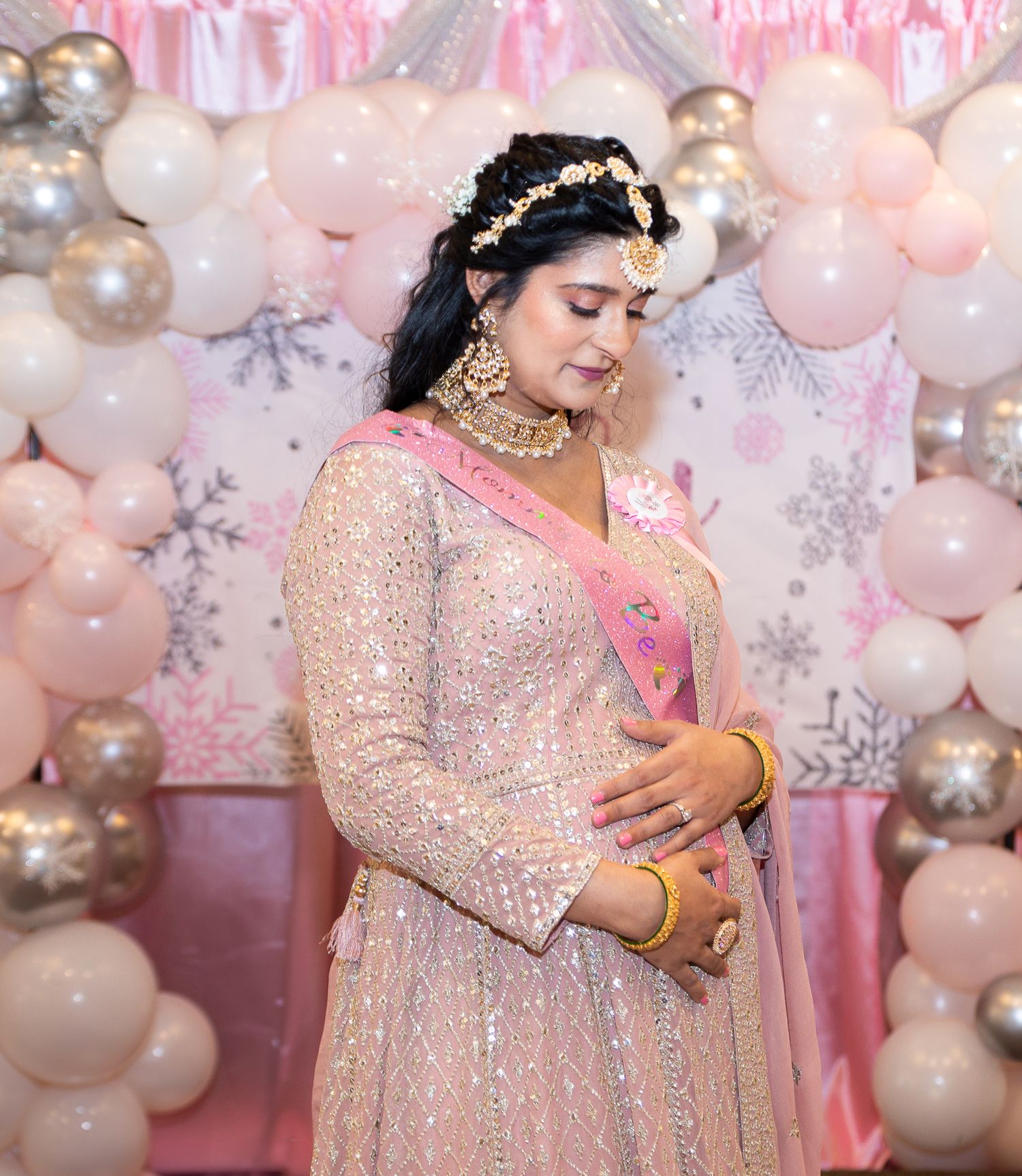maternity picture at a baby shower event. Baby shower photographer. event photographer chicago