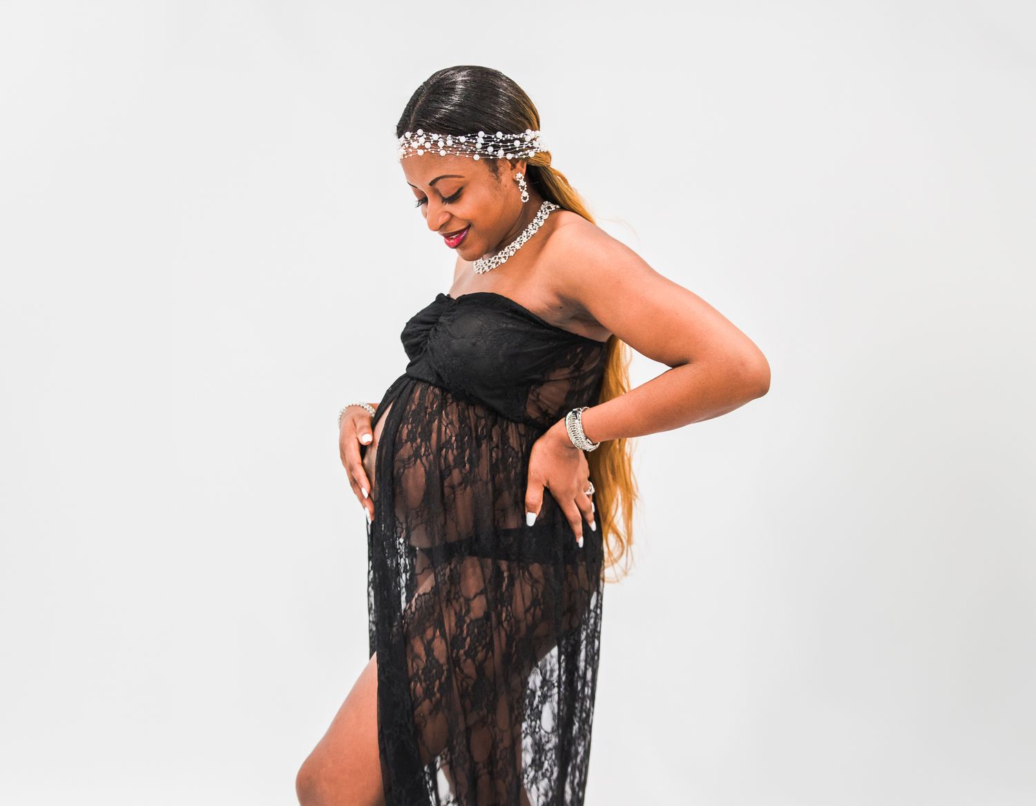 maternity photoshoot using white backdrop in Bartlett, IL maternity photographer