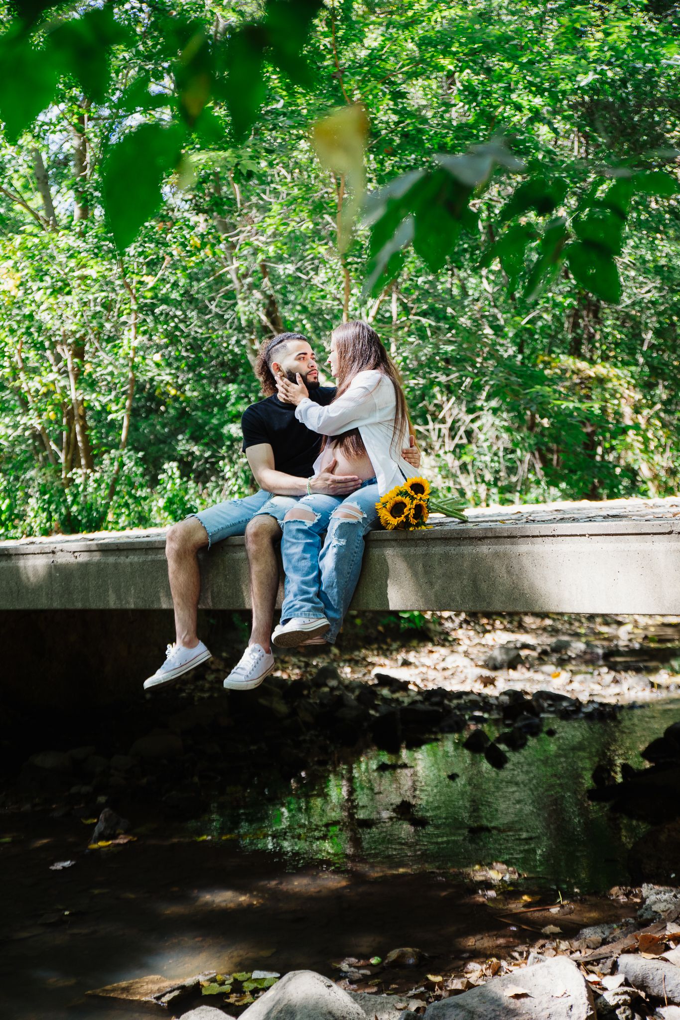 outdoor couple's maternity photoshoot in Bartlett, IL