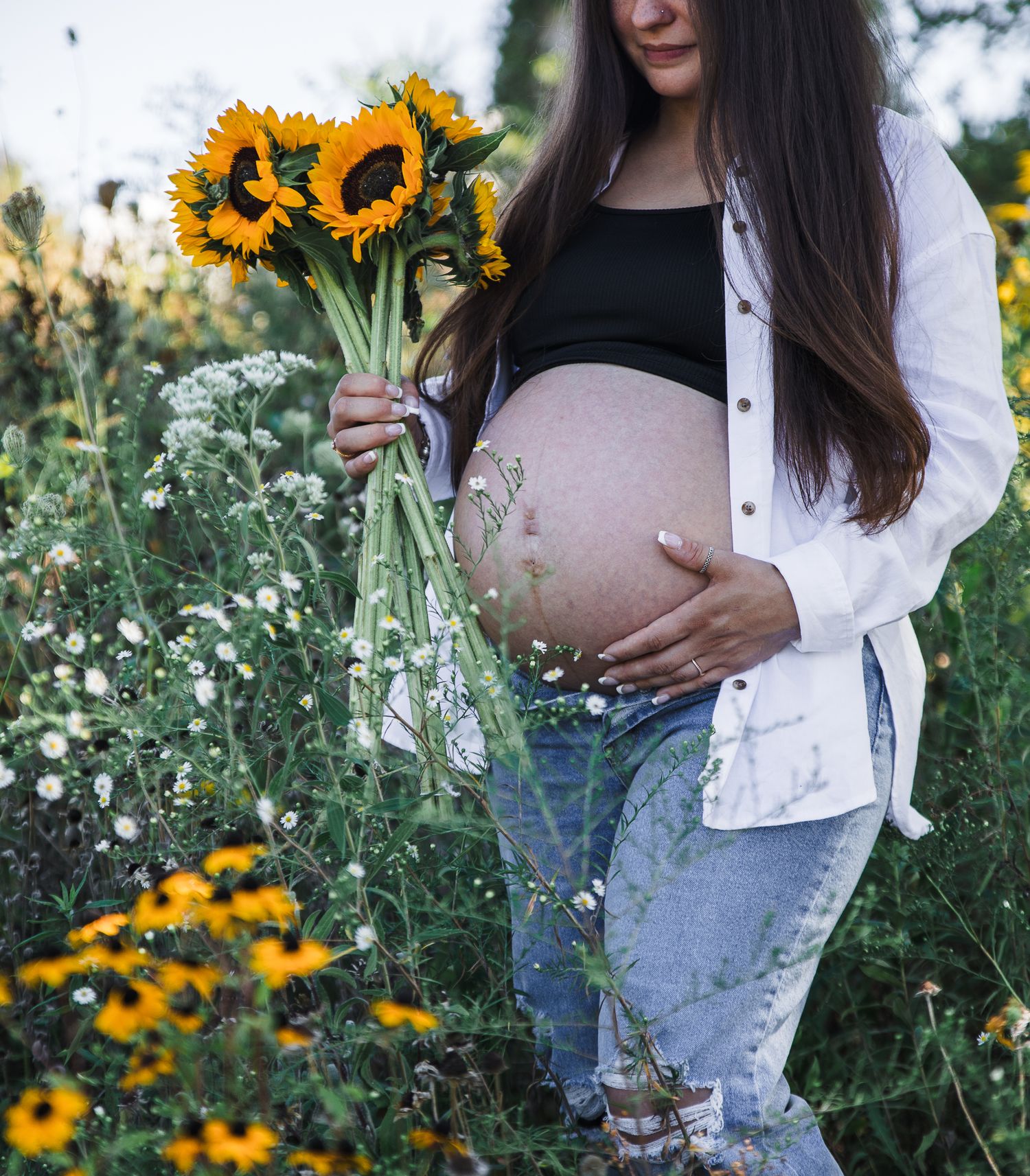 outdoor maternity photoshoot with flowers in Schaumburg, IL maternity photographer in Bartlett, IL