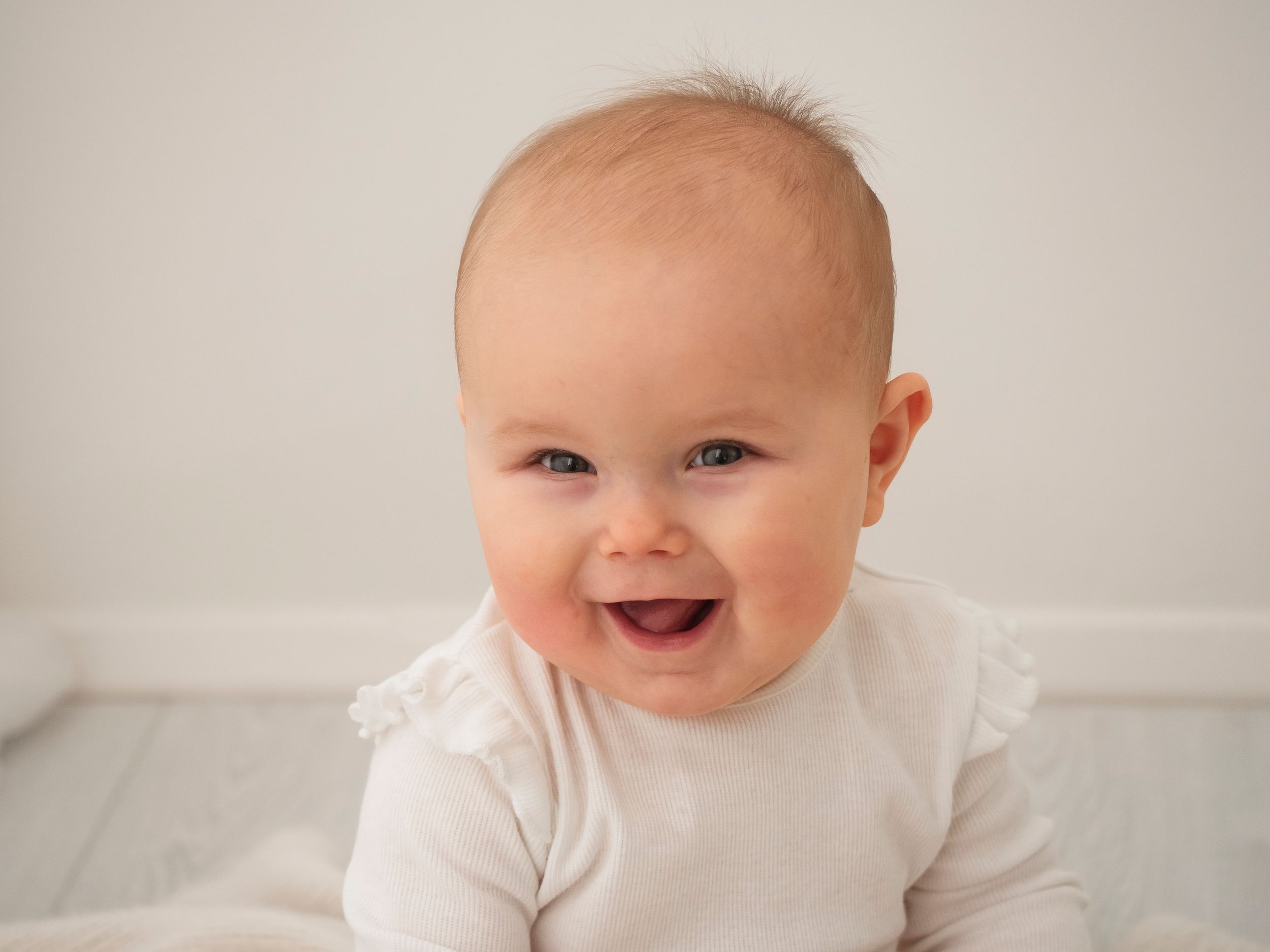 happy smiling baby in white, Verity photography in Didcot