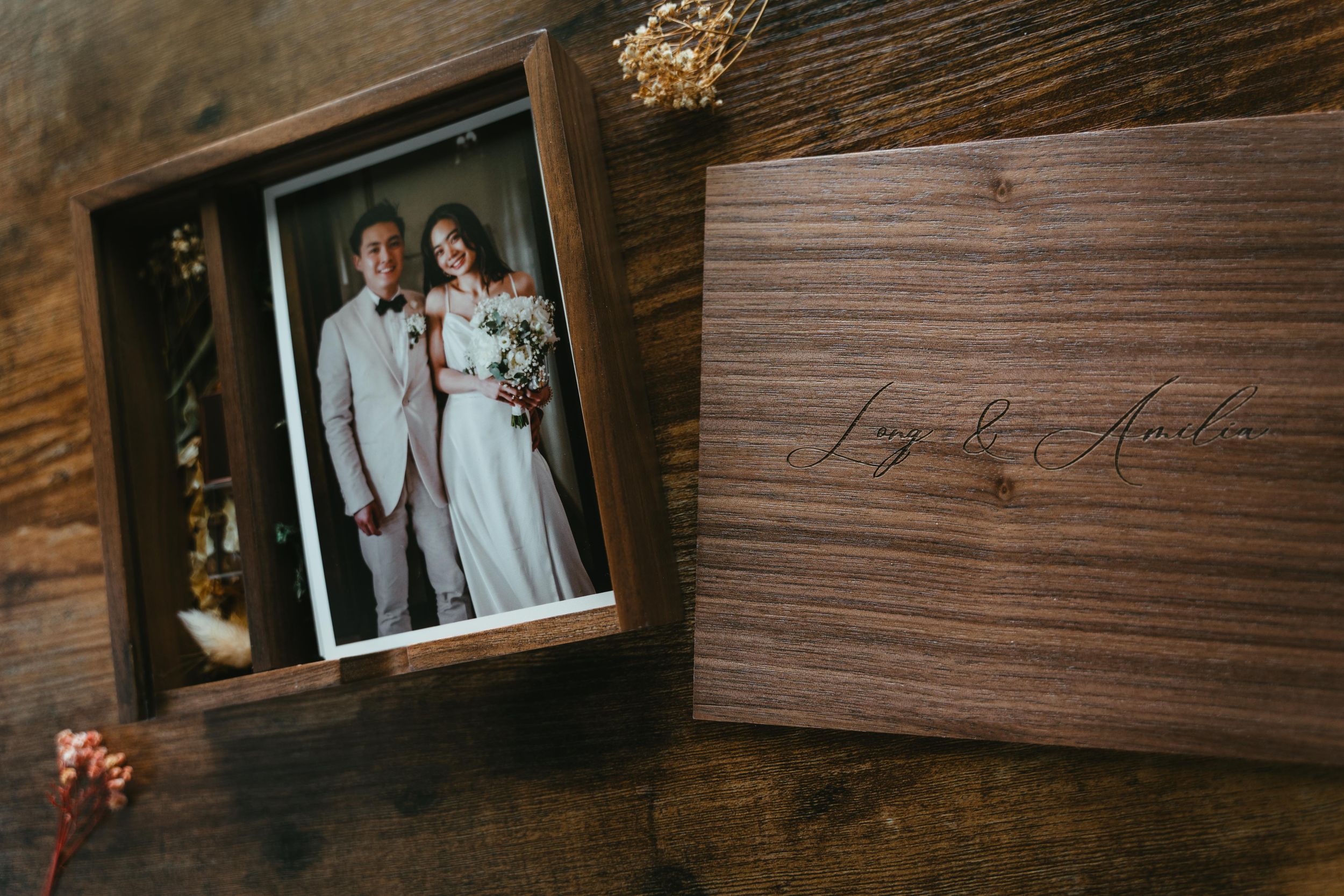 Hochzeitsfotograf Augsburg München Wedding Photographer Braut Bräutigam Holzbox Usb