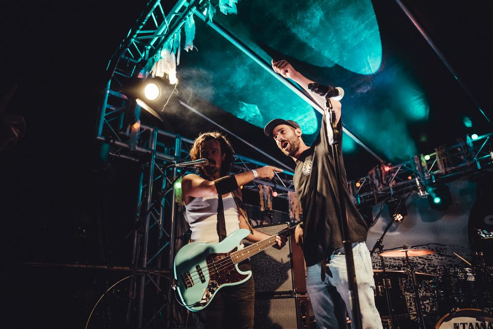 Cotton Underwear, Rockband aus Tirol, beim Stadtfest in Schwaz mit Simon Edelbauer vom Squaze