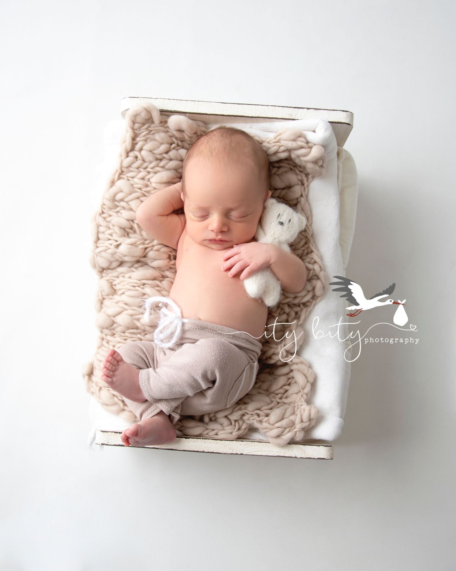 Newborn Simple and Pure Photographer Baby Photos Avon Ohio
