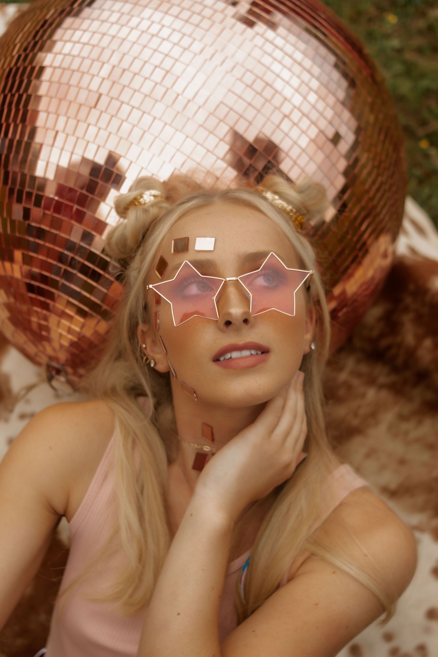 blonde with star shaped glasses