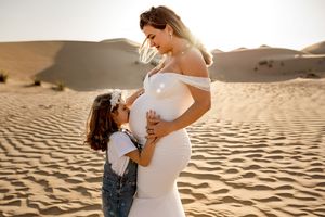 maternity session dubai desert