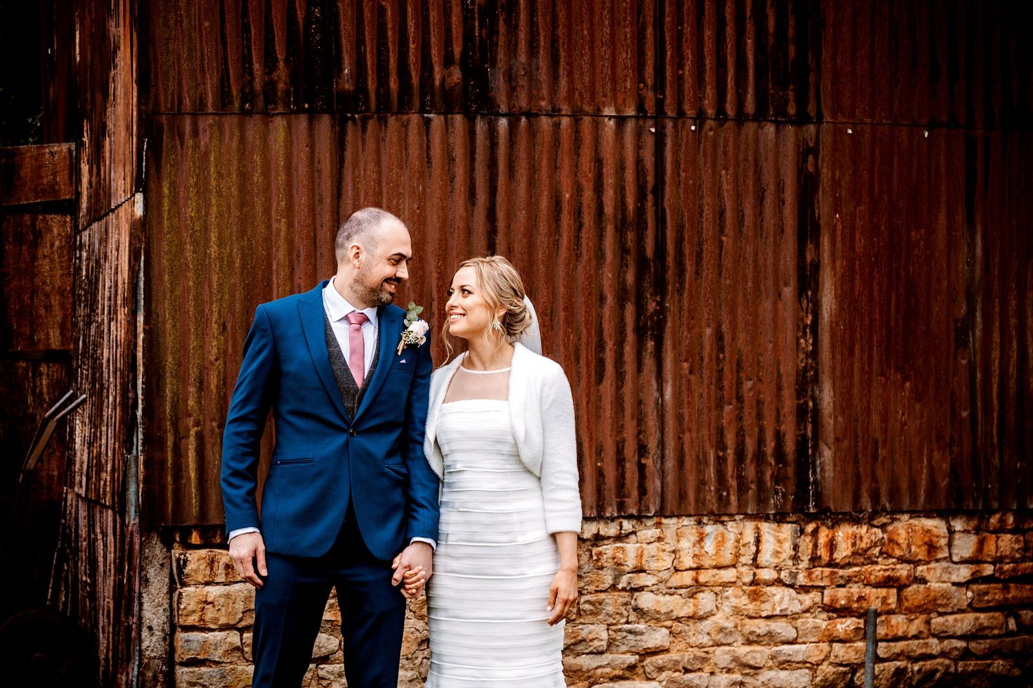 Witney registry office Wedding photography www.vickyphotography.co.uk