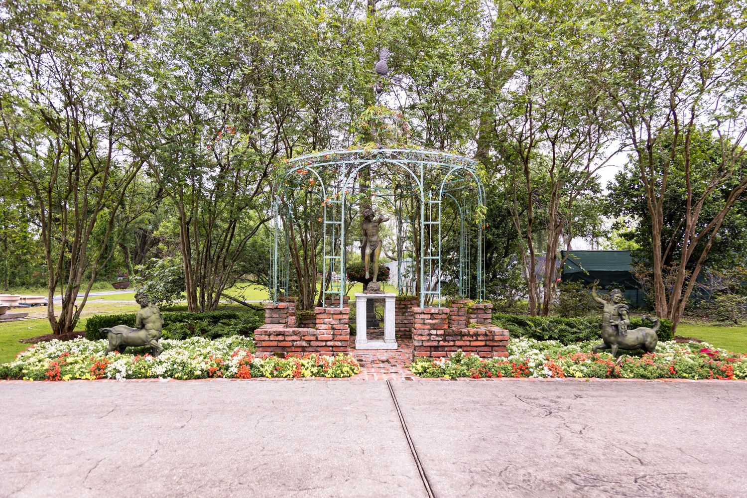 destination wedding photographer garden