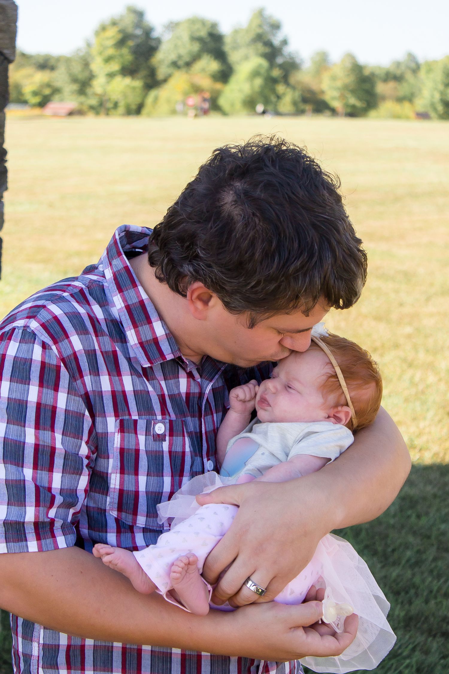 Daddy and me newborn family photography Towne Park Foristell Give It A Shot Photography St. Louis family photographer