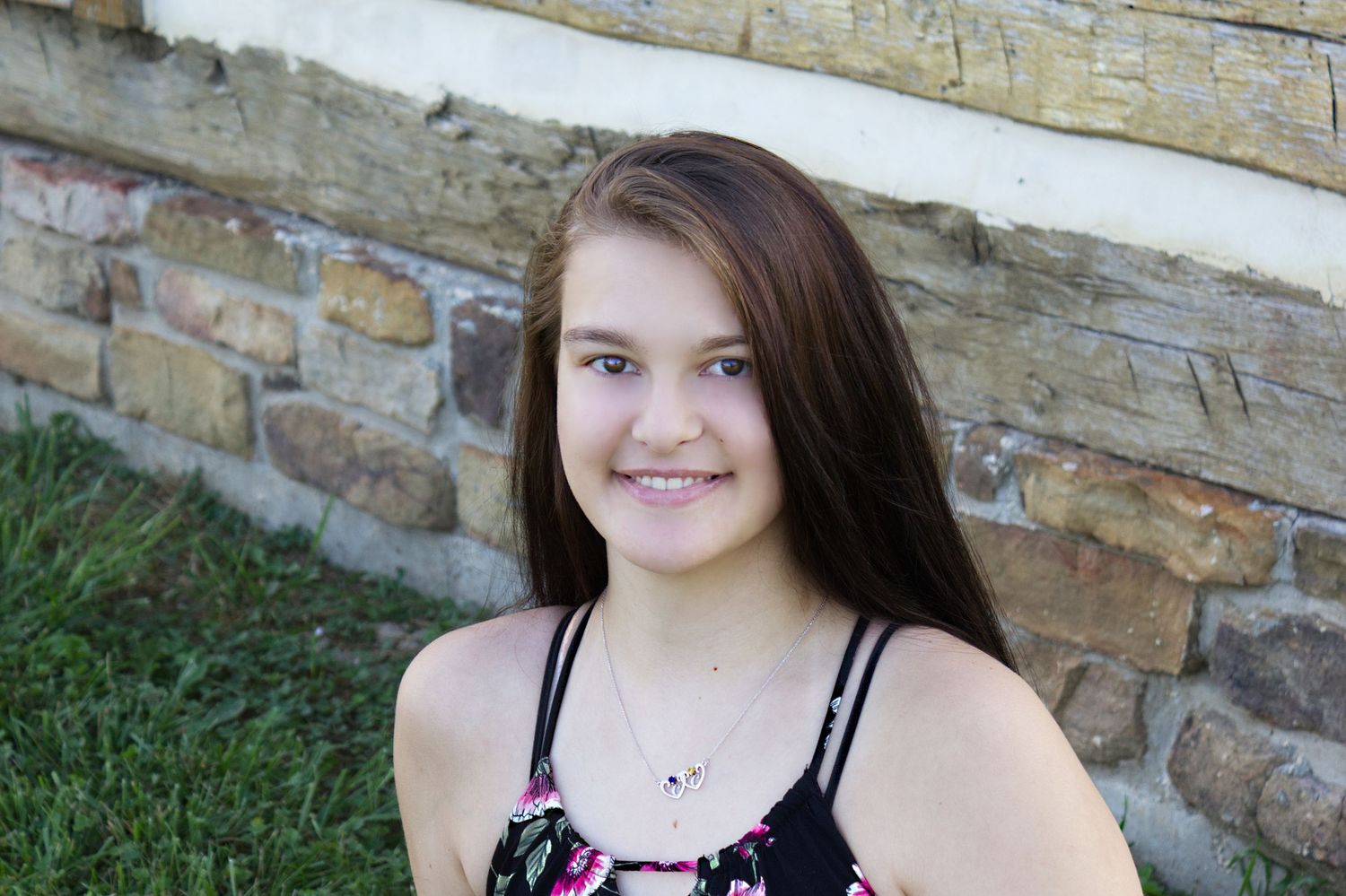 Senior girl photos poses at Towne Park with Cindee Miller Give It A Shot Photography