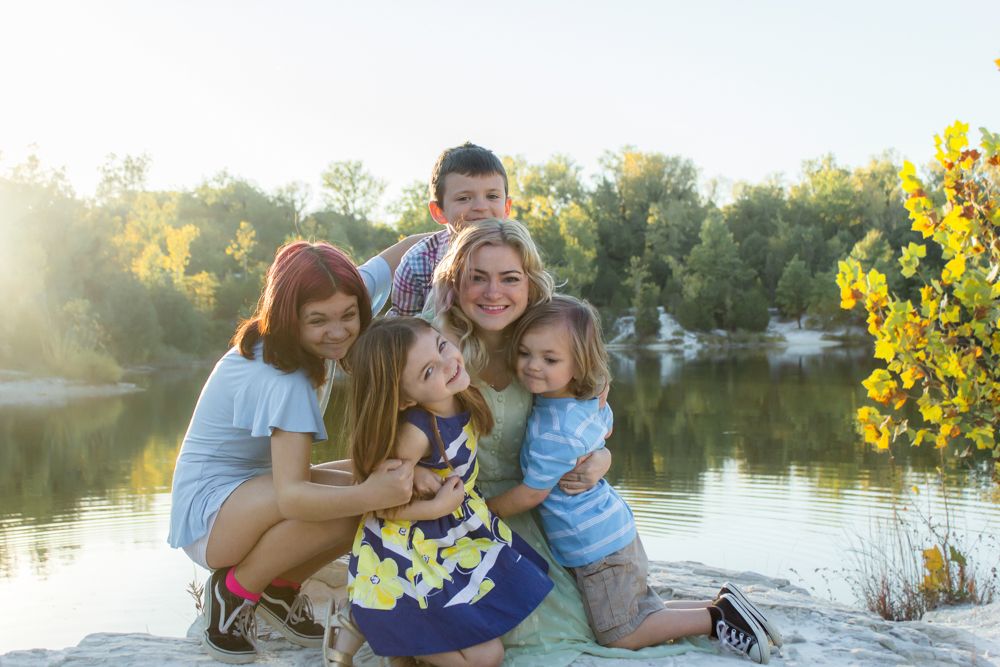 Family of six Mommy and Me pictures Klondike Park lake Give It A Shot Photography St. Louis family photographer