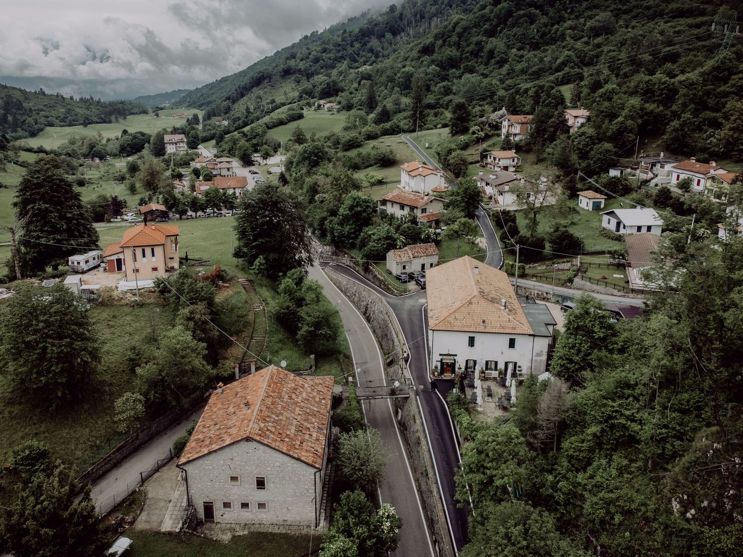 Passo San Boldo, la strada dei 100 giorni con la Royal Enfield Hima | Alessandro Failla | Fotografia e Siti Web | Padova