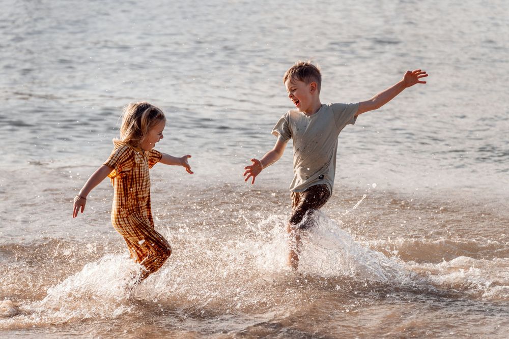 siblings playing in the water at Clontarf Beach Family Photoshoot