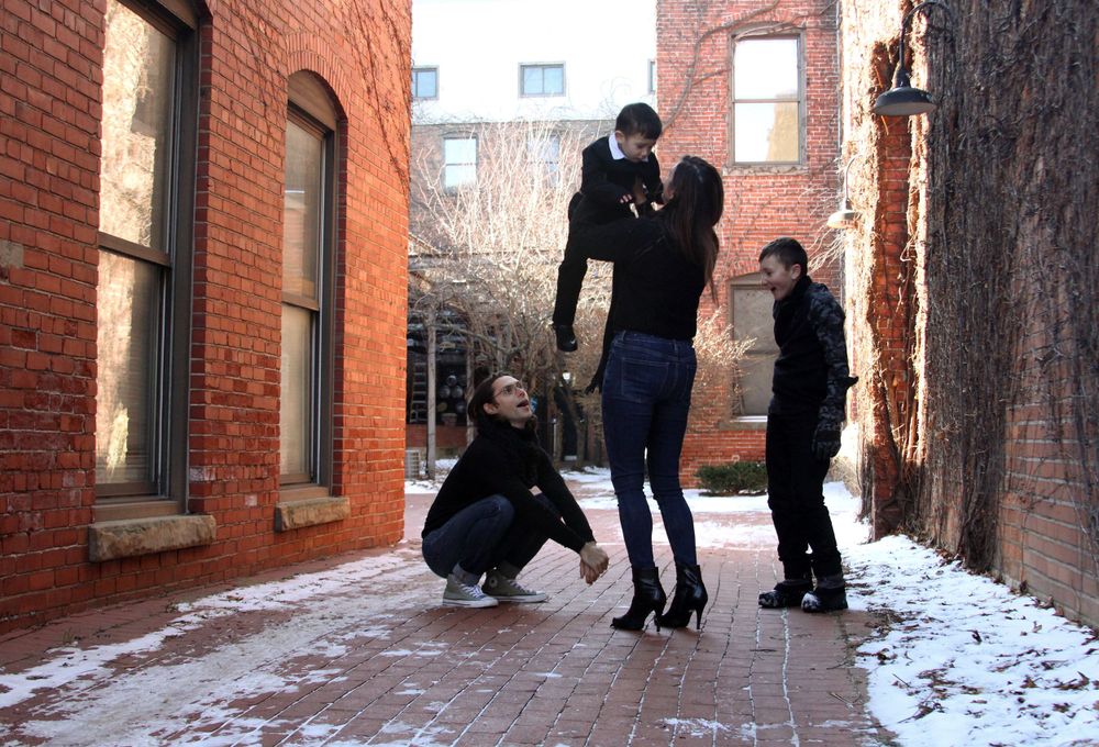 outdoor city family winter photos