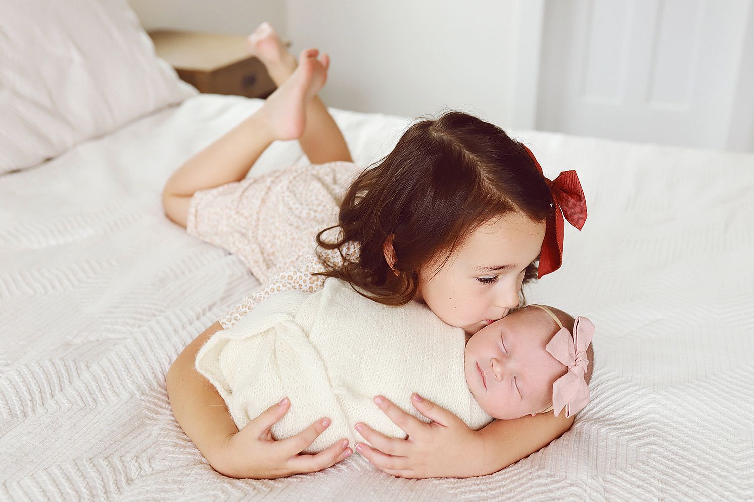 newborn and sibling photography, newborn photo with sister, lifestyle newborn session, utah