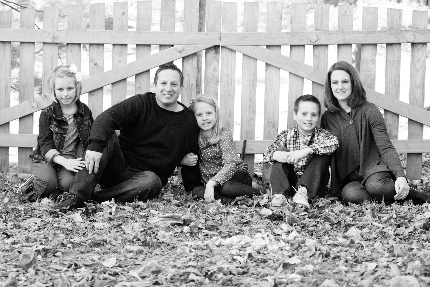 Zionsville photographer - Nathaniel Edmunds Photography - captures family pictures
