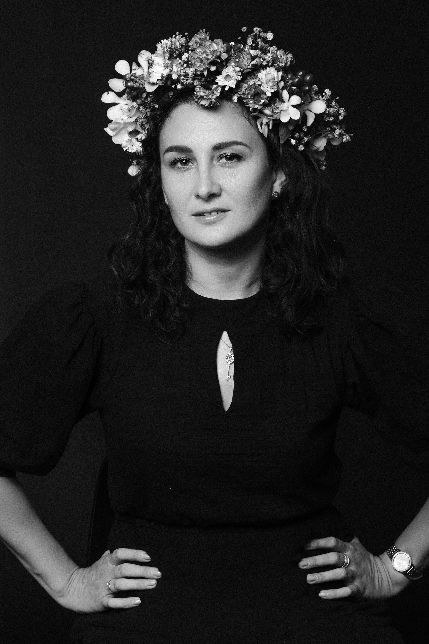 Listen To Ukrainian Hearts is a mini photo project aiming to urge people in Vietnam and Saigon donate to Ukraine.