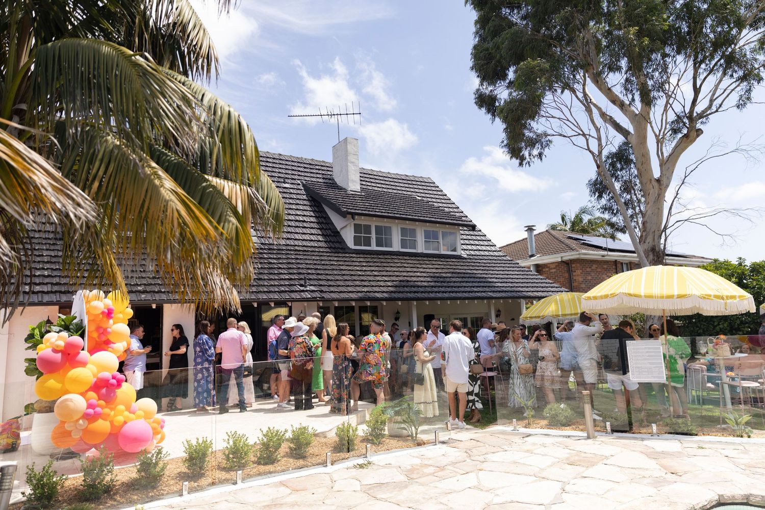 DECOR | EVENTS | BIRTHDAYS | SOIREE | OUTDOORS | COLOURFUL | GUESTS