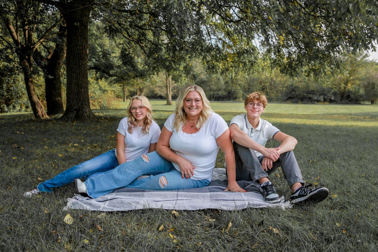Family photos in park in Kansas City, Missouri
