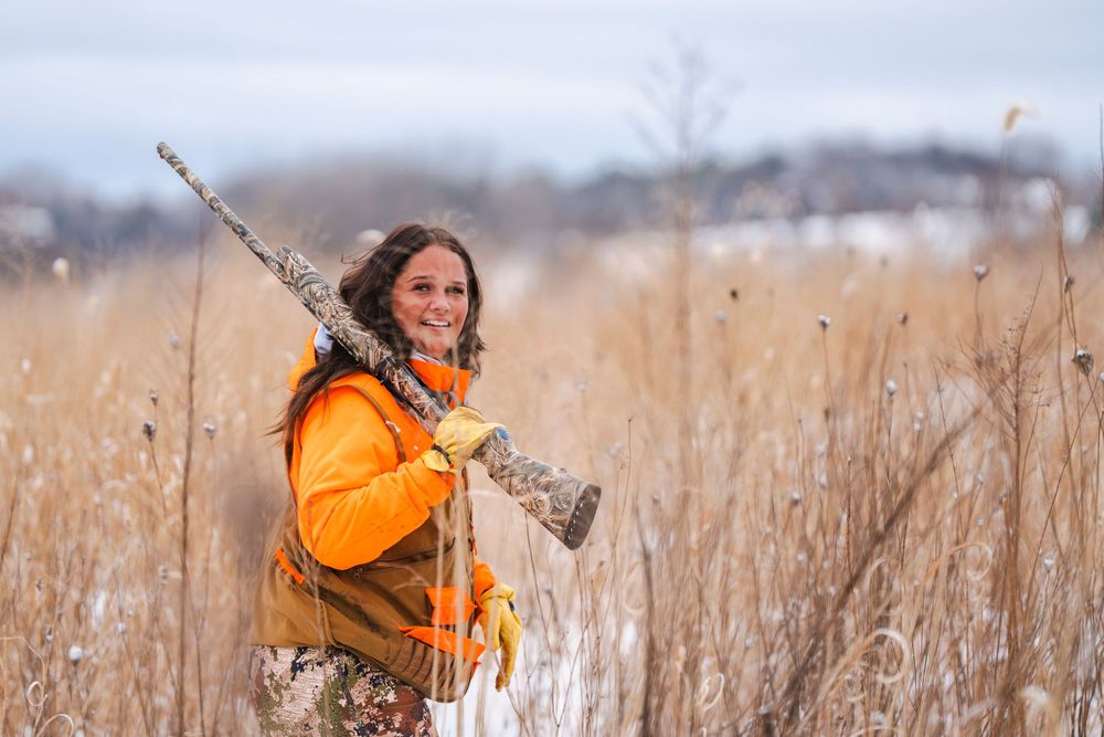 Upland recreation, upland hunting, woman, female, hunting, field, Wern Valley, Waukesha, Wisconsin, Genesee Depot, sportsmen