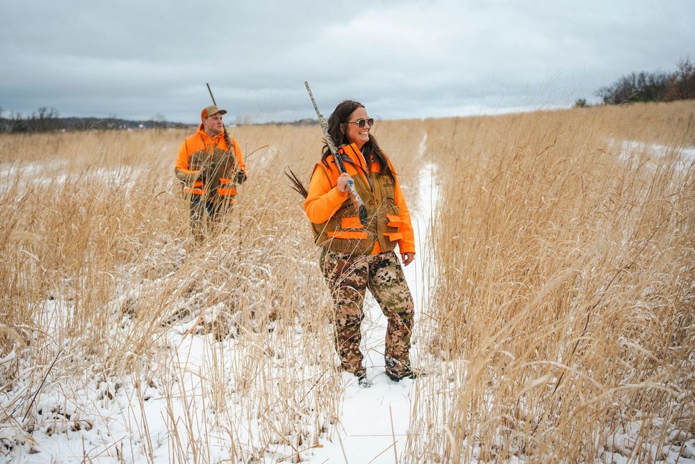 Upland recreation, upland hunting, man and woman, hunting, field, Wern Valley, Waukesha, Wisconsin, Genesee Depot, sportsmen