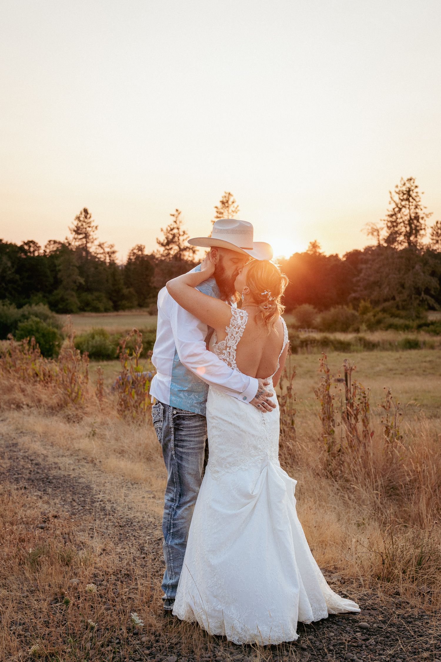 Sunset lift kiss in open Oregon field, PNW elopement joy.