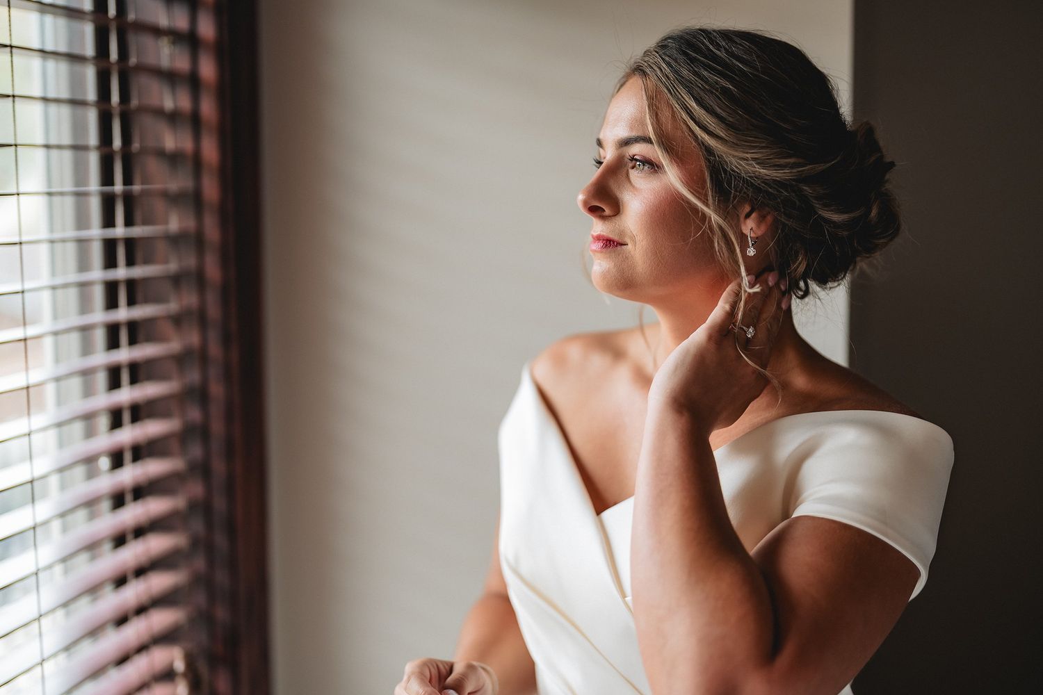 Buffalo NY wedding photo of bride getting ready