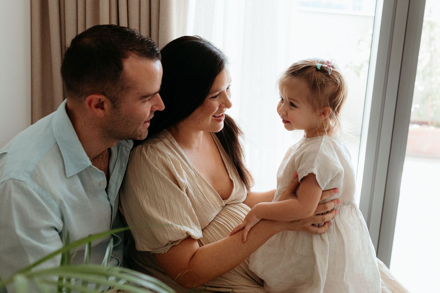 Maternity photoshoot at home natural light in abu dhabi lifestyle