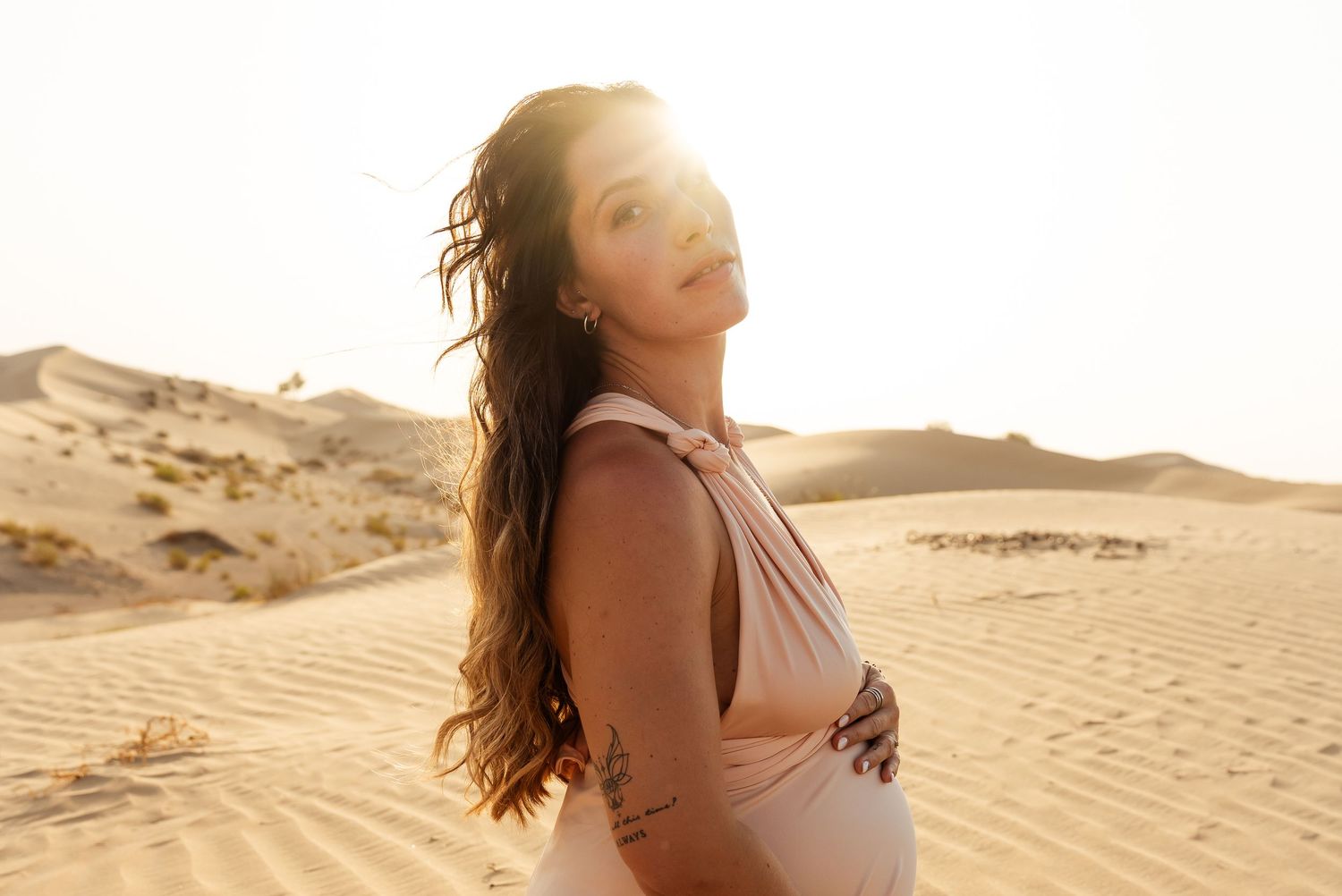 Maternity desert photoshoot in abu dhabi