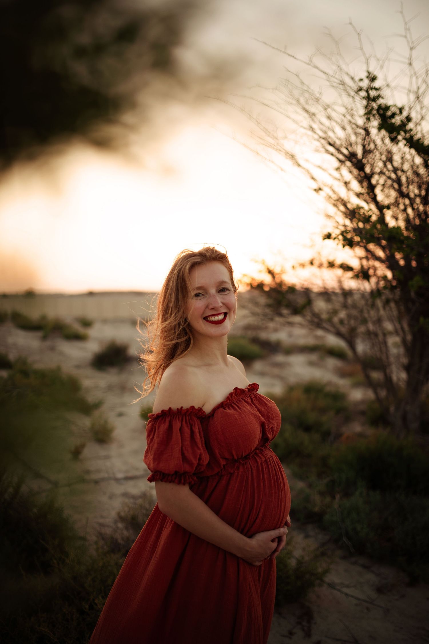Maternity photoshoot at the desert natural light in abu dhabi lifestyle