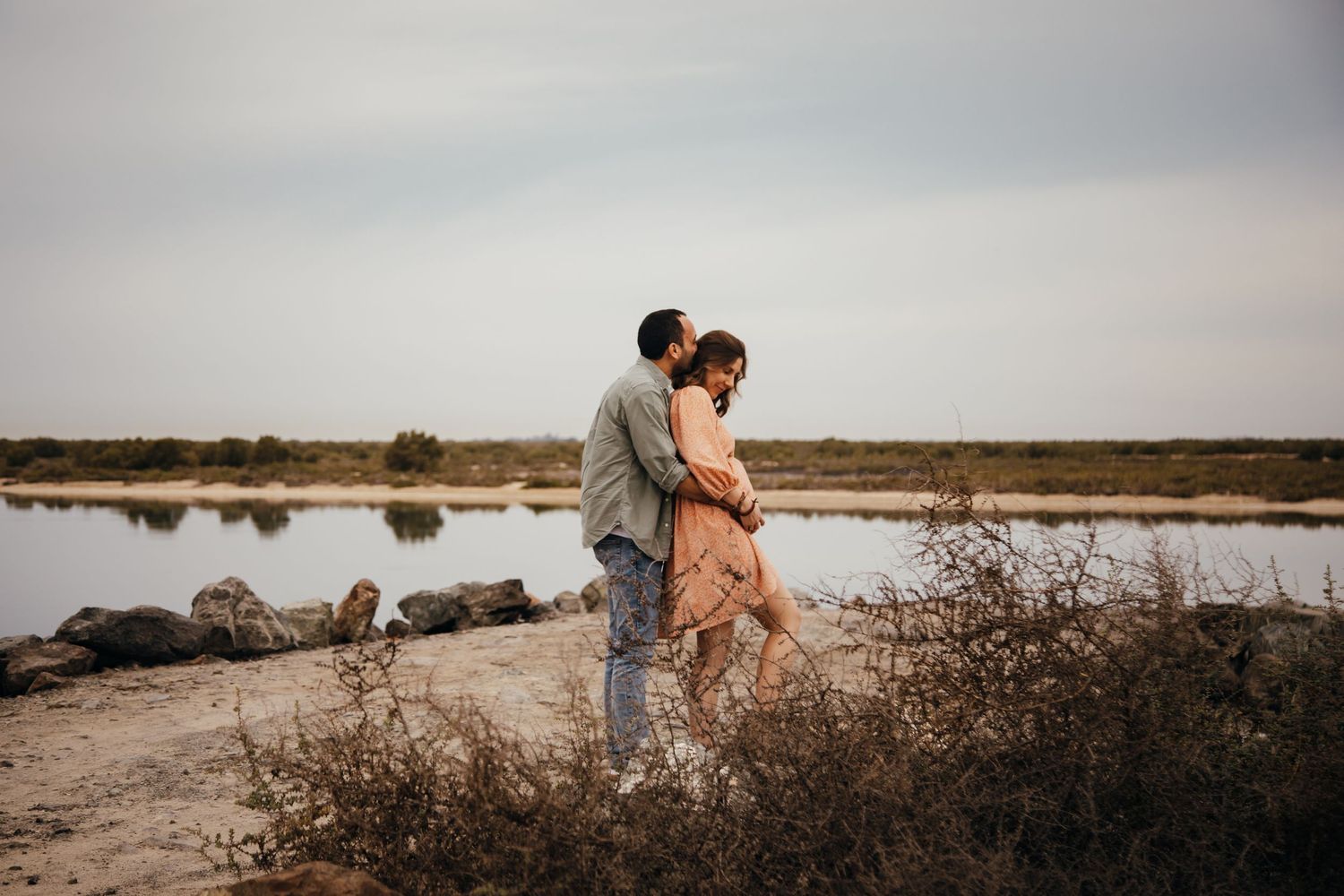 Maternity photoshoot at the beach natural light in abu dhabi lifestyle