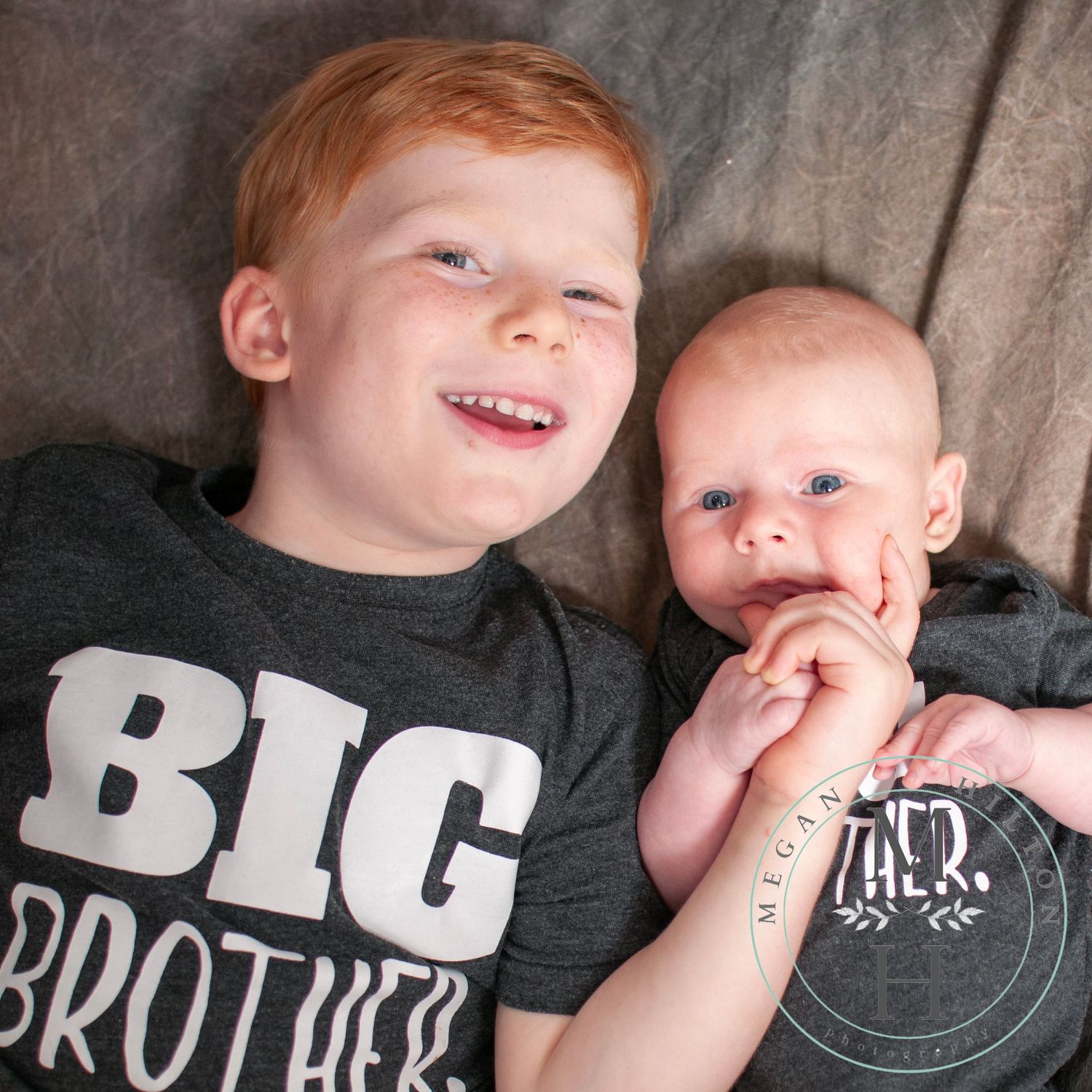 Brothers with toddler and newborn pictures
