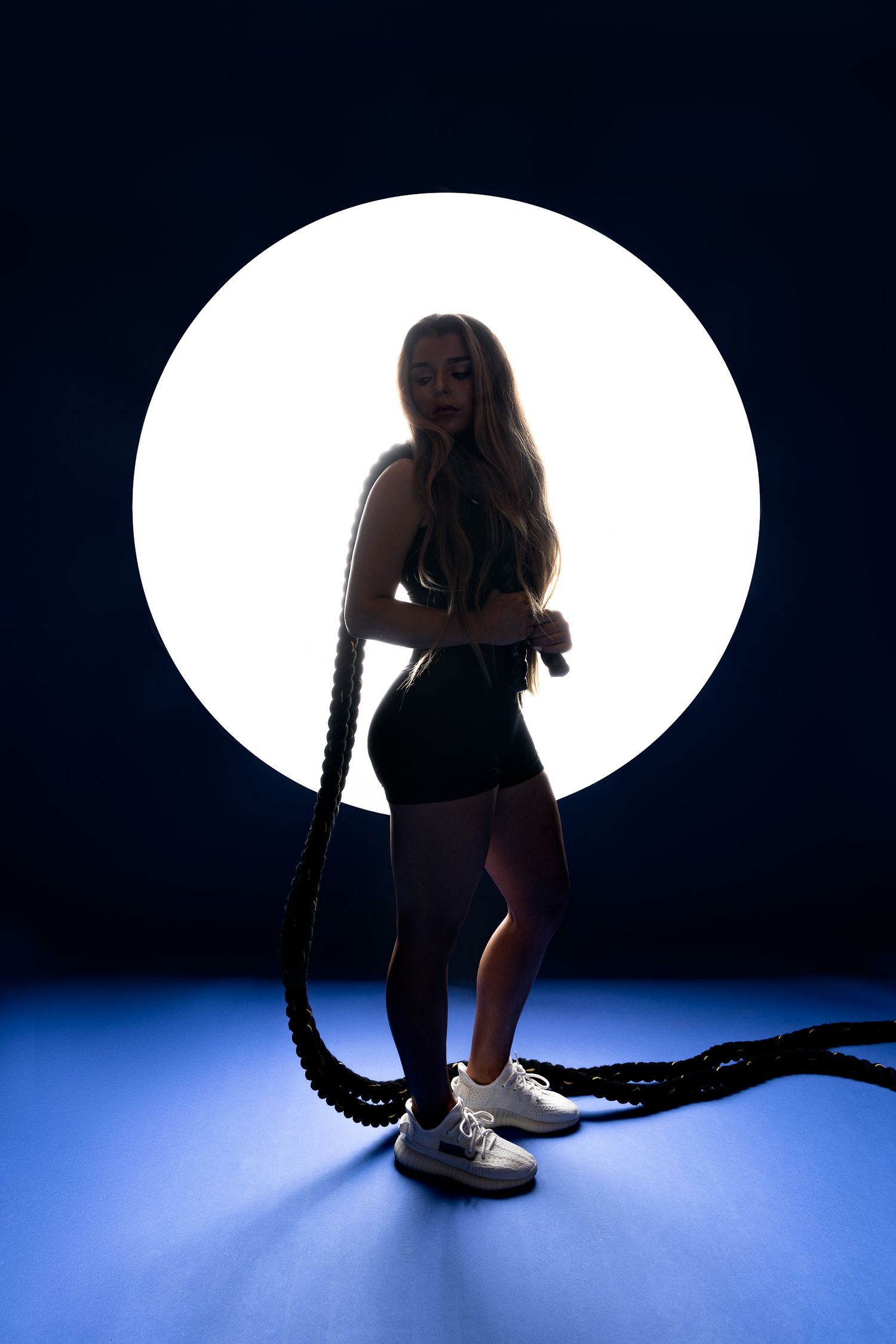 circle back light portrait