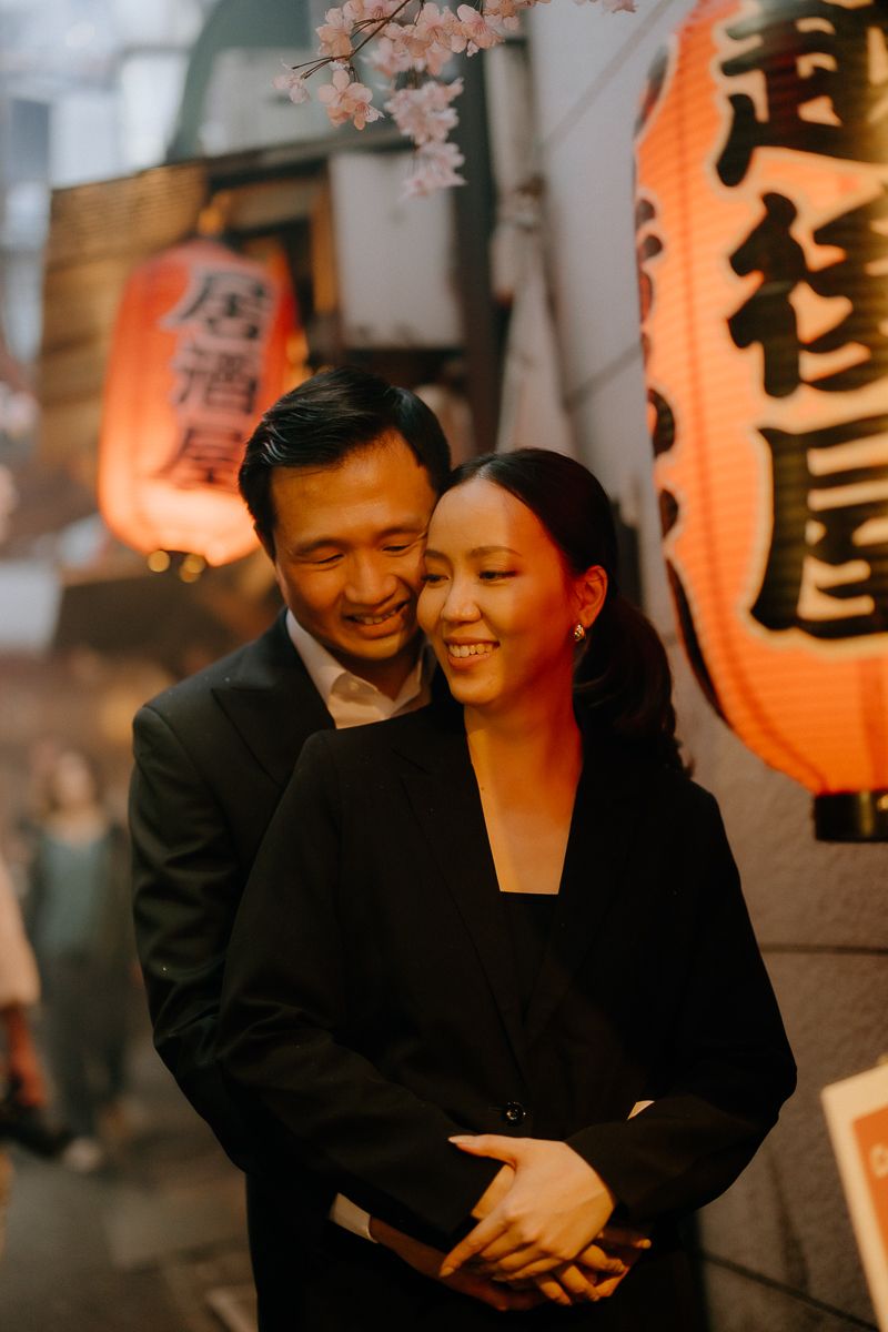 Omoide Yokocho couple photography