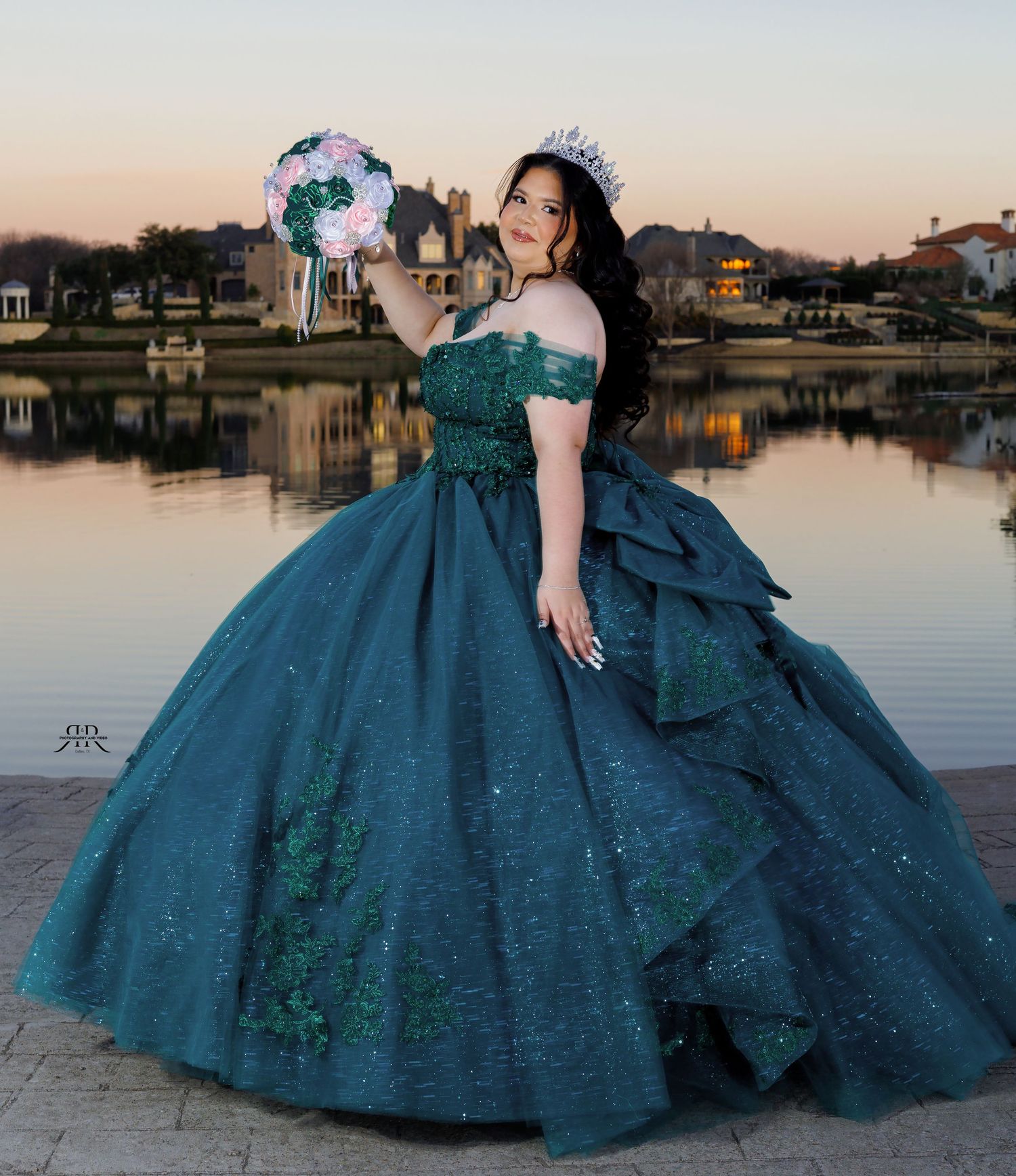Dallas photography and video for Quinceañeras
 - R & R Marcelo DFW