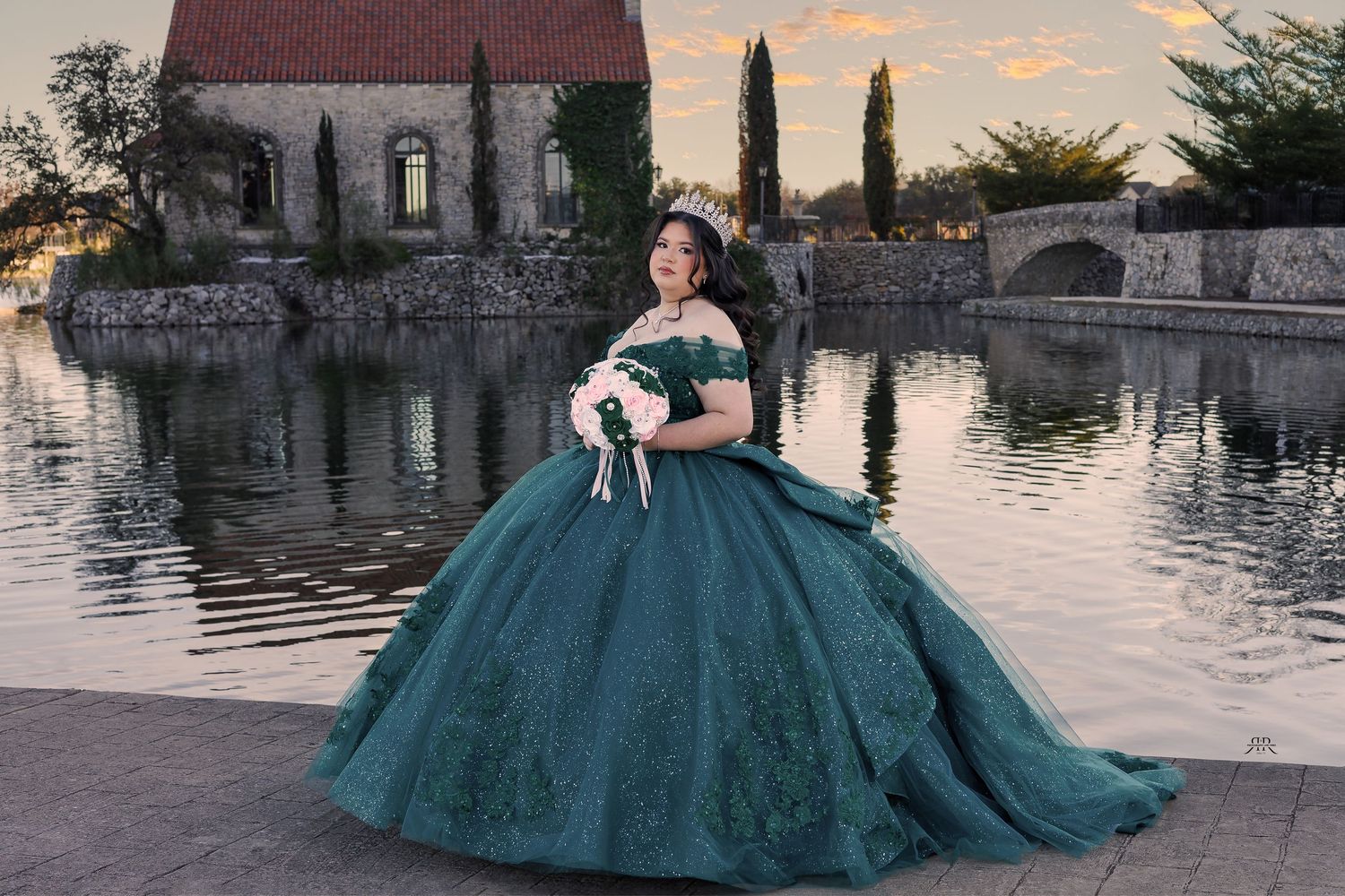 Dallas photography and video for Quinceañeras
 - R & R Marcelo DFW