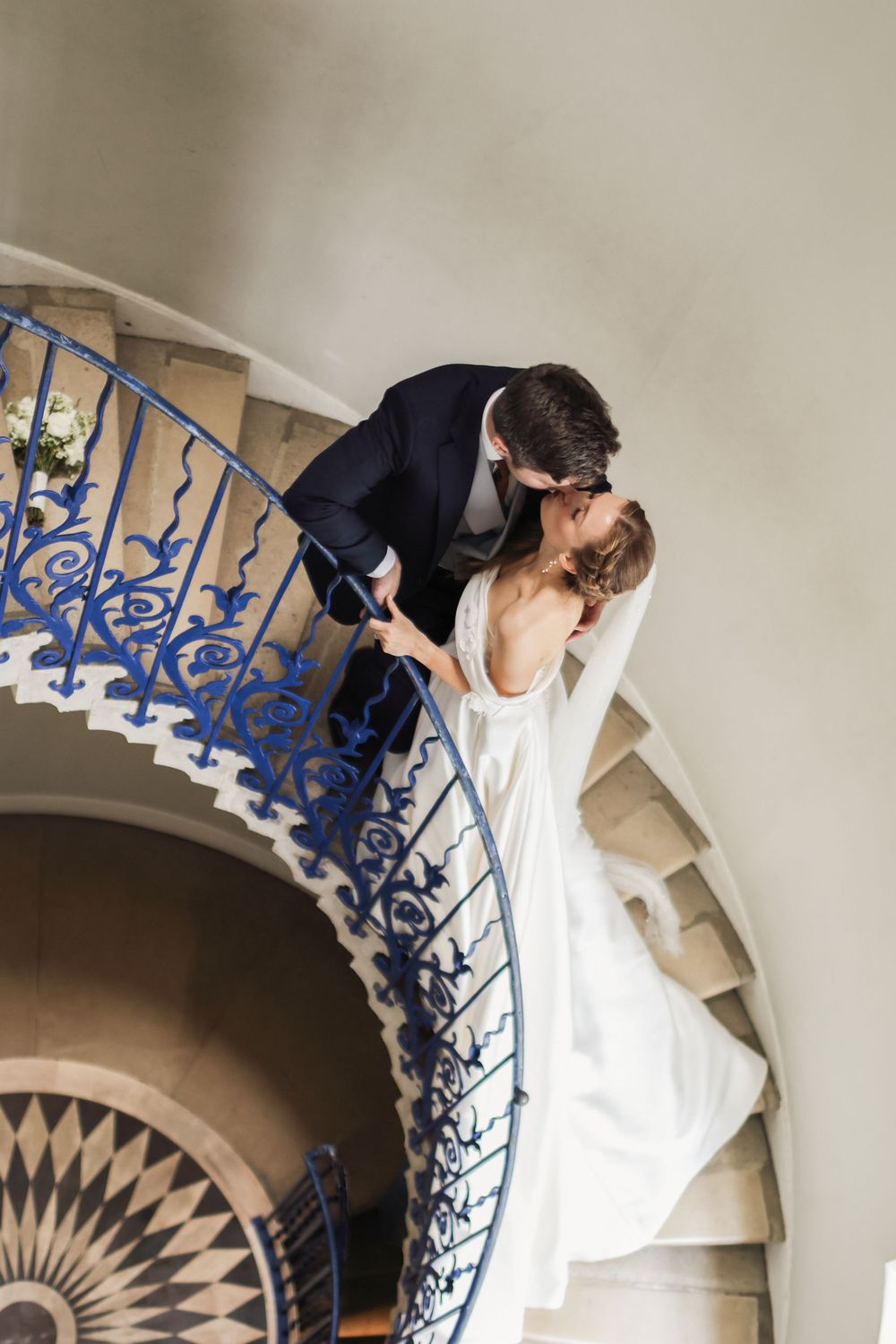 Stairwell kisses in The Queens House, Greenwich London