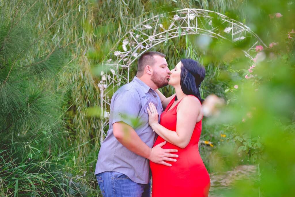 maternity pregnancy photography in beautiful gardens