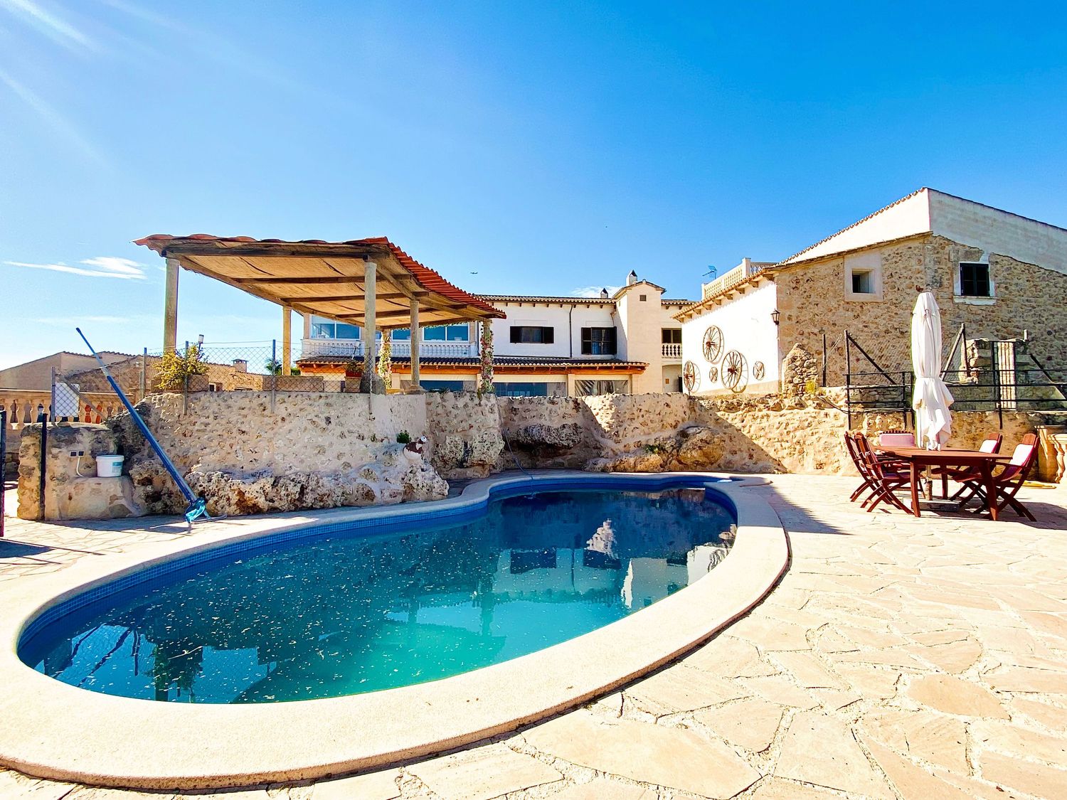 Modern villa with swimming pool and covered terrace in Spanish countryside.