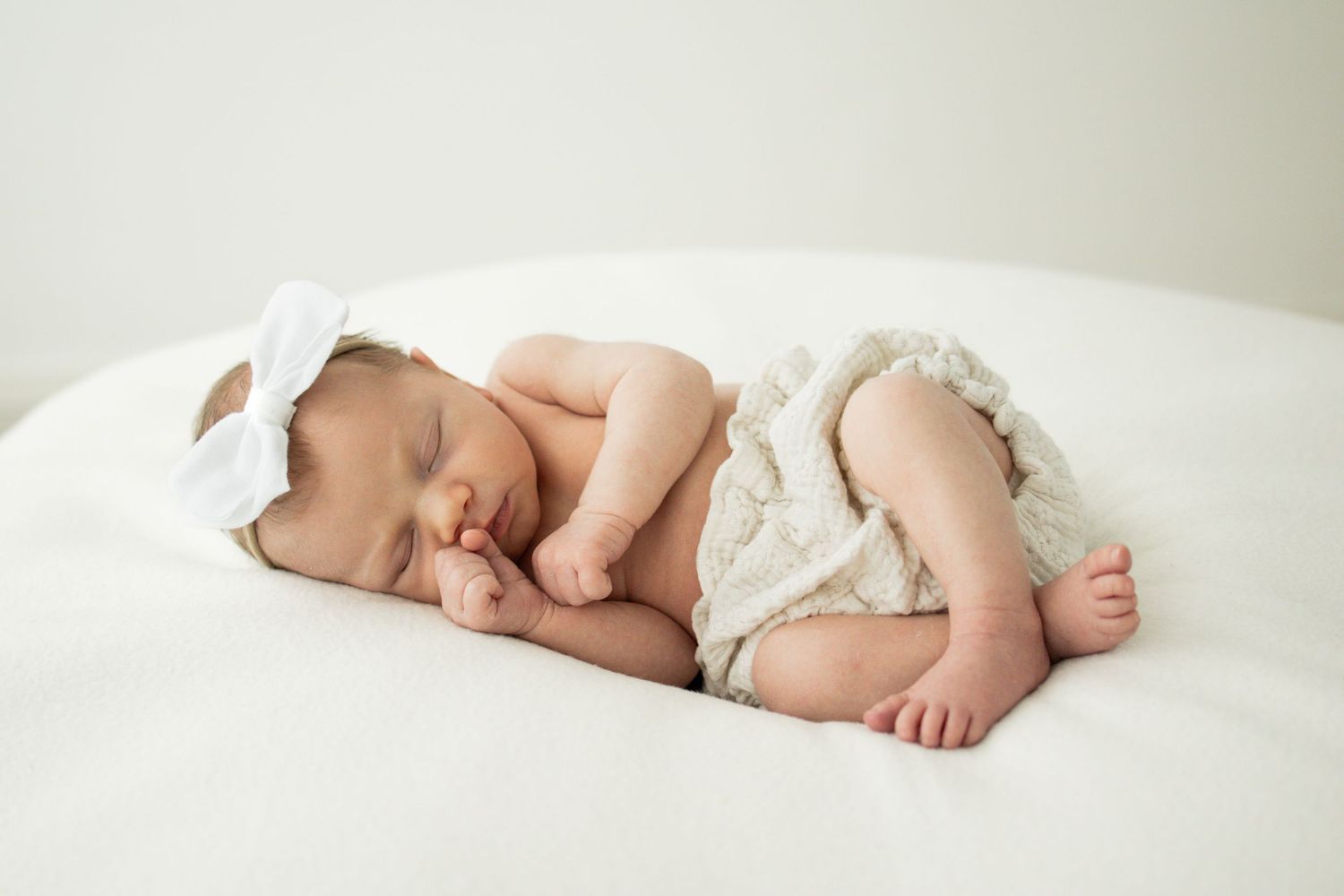 valokuvaus oulu newborn newbornkuvaus vauvakuvaus newbornkuvaaja vauvakuvaaja vastasyntynyt vastasyntyneen kuvaus valokuvaaja vauva