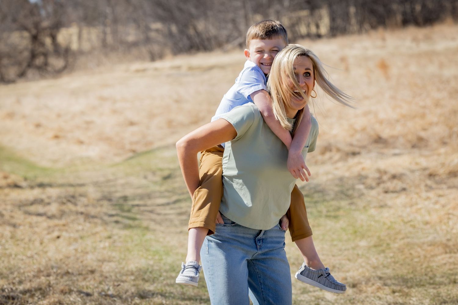 Playful outdoor family photography sequence in casual clothing.