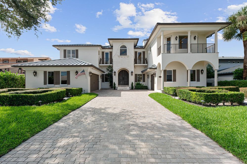 Real estate photography for this luxurious open-concept living and dining area in Fort Lauderdale