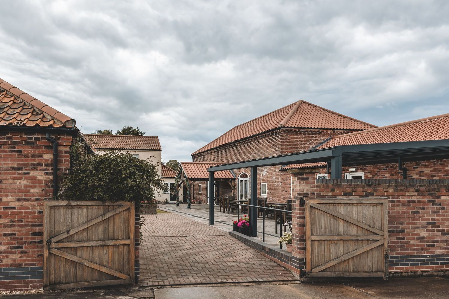 Nottinghamshire barn wedding venue for documentary wedding photography.