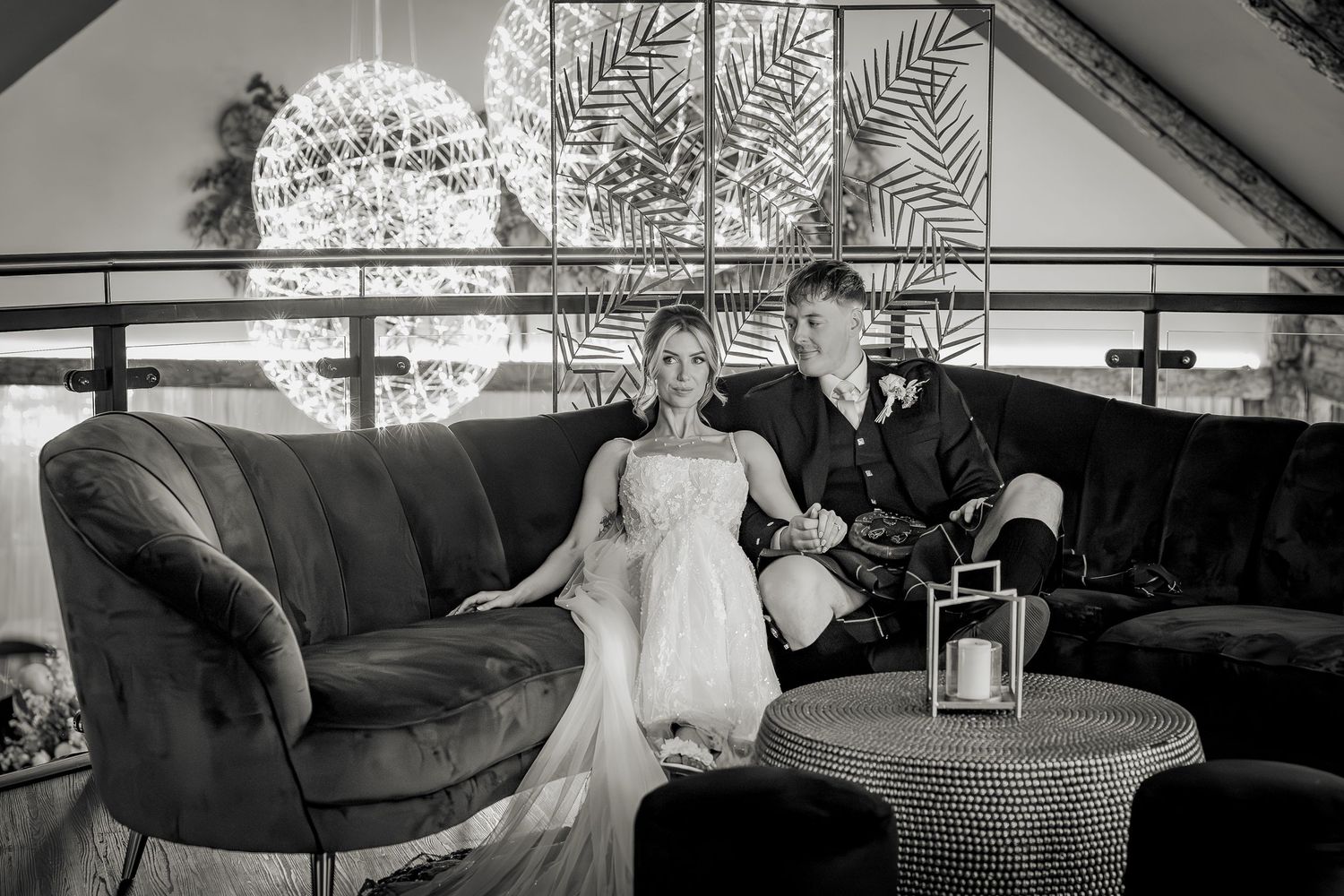 Relaxed wedding moments during a real wedding day.