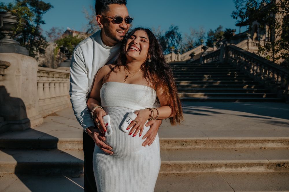 Loving maternity moment near fountain stairs Barcelona Maternity photoshoot Barcelona BarcelonaLoversPH
