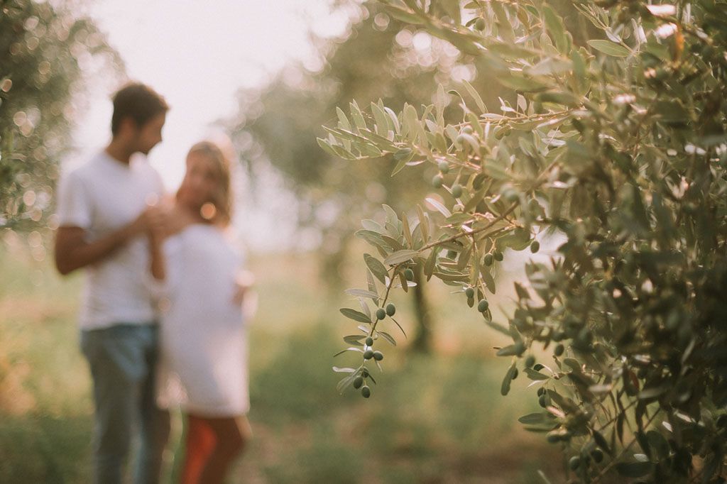 Servizio fotografico maternity all'aperto a Verona