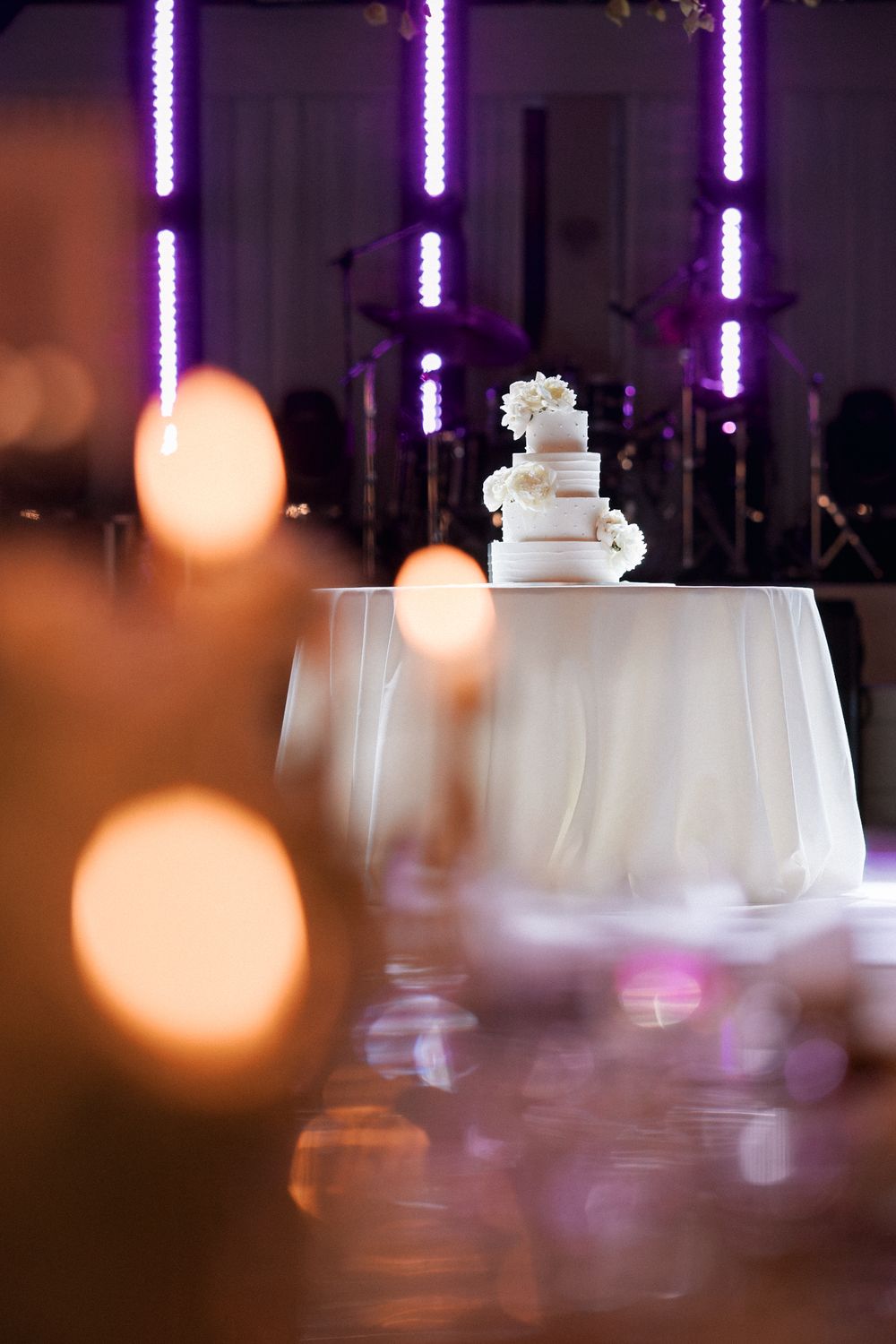 Wedding cake styled inside historic interiors of Palácio do Correio-Mor, Portugal