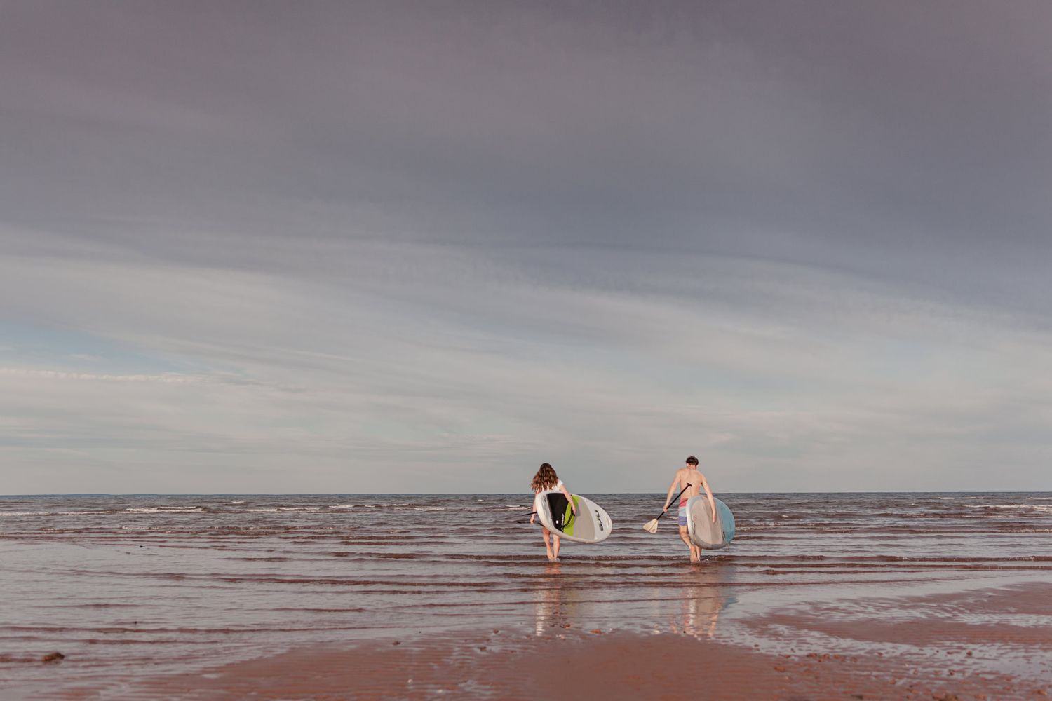 Dude-Approved Couples Photoshoot Ideas near Kingston On (That Don’t Feel Awkward or Staged) Paddle Boarding at Dawn