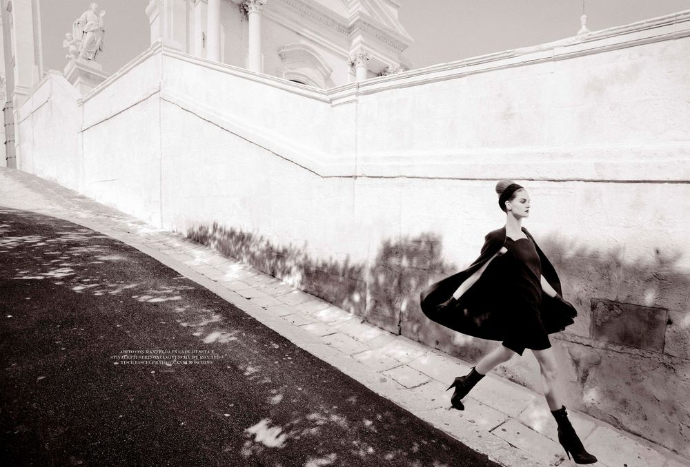 A person performs a series of parkour jumps and flips across urban architecture in black and white photos.
