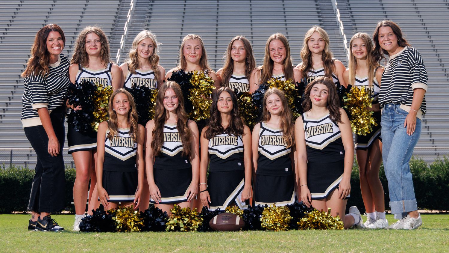 cheerleaders team photo